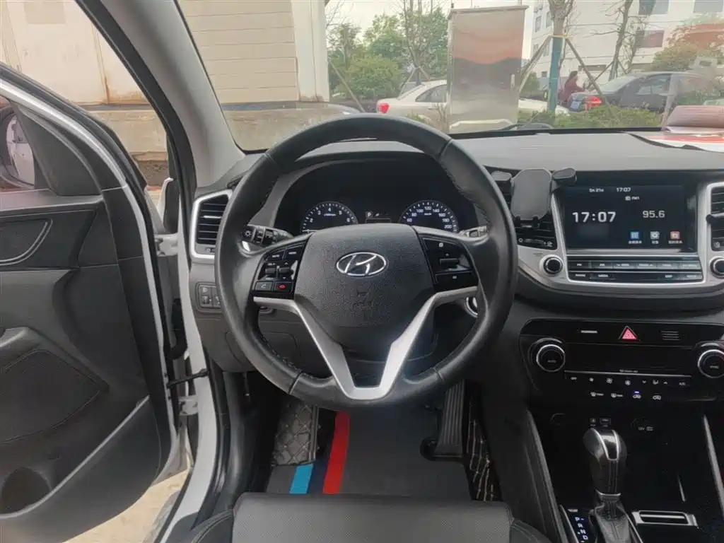 Hyundai Tucson 2018 — фото 11