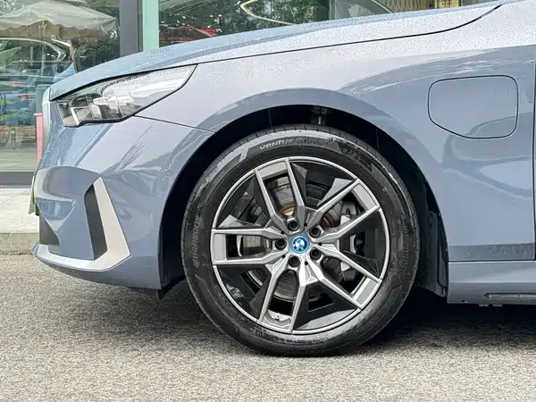 BMW i5 2024