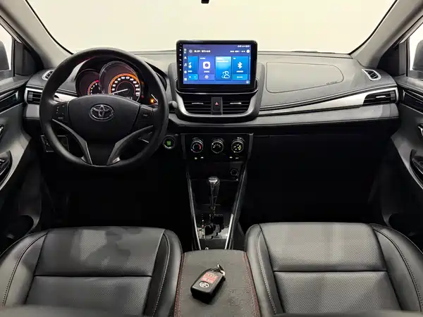 Toyota Yaris L 2022
