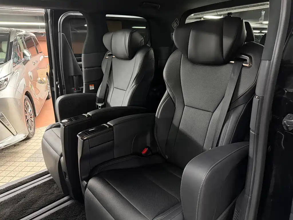 Toyota Alphard 2023 — фото 7