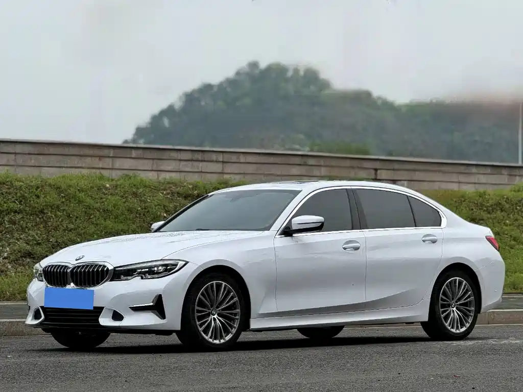 BMW 3 Series 2019 — фото 1