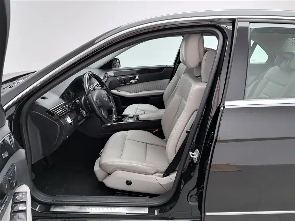 Mercedes-Benz E-Class 2010 — фото 10