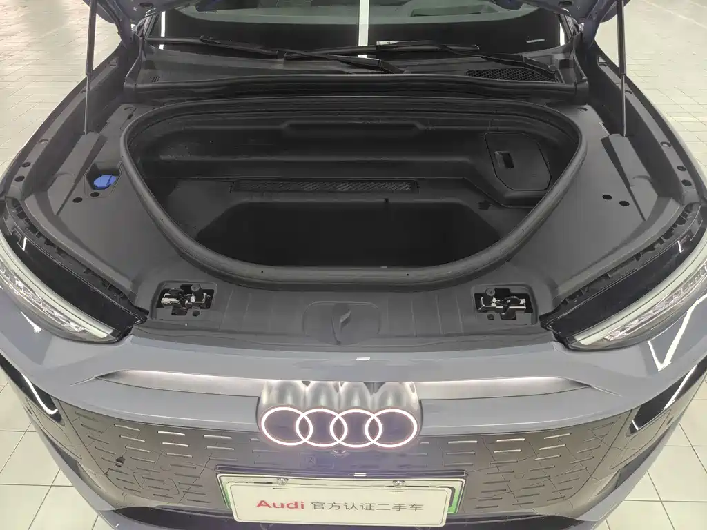 Audi Q6L E-Tron 2025 — фото 18