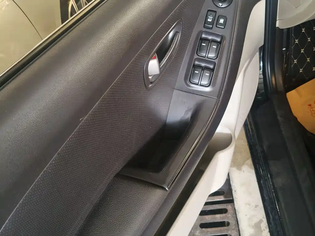 Hyundai Elantra 2015 — фото 6