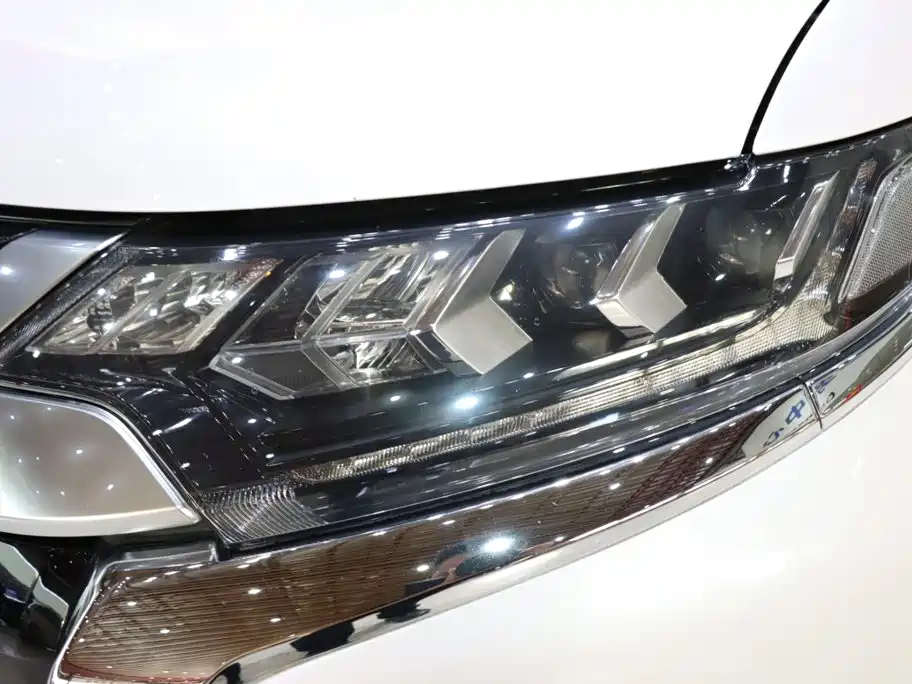 Mitsubishi Outlander 2020 — фото 7