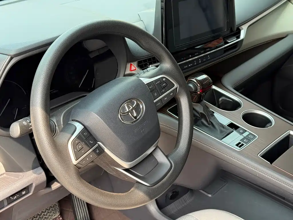 Toyota Sienna 2022 — фото 16