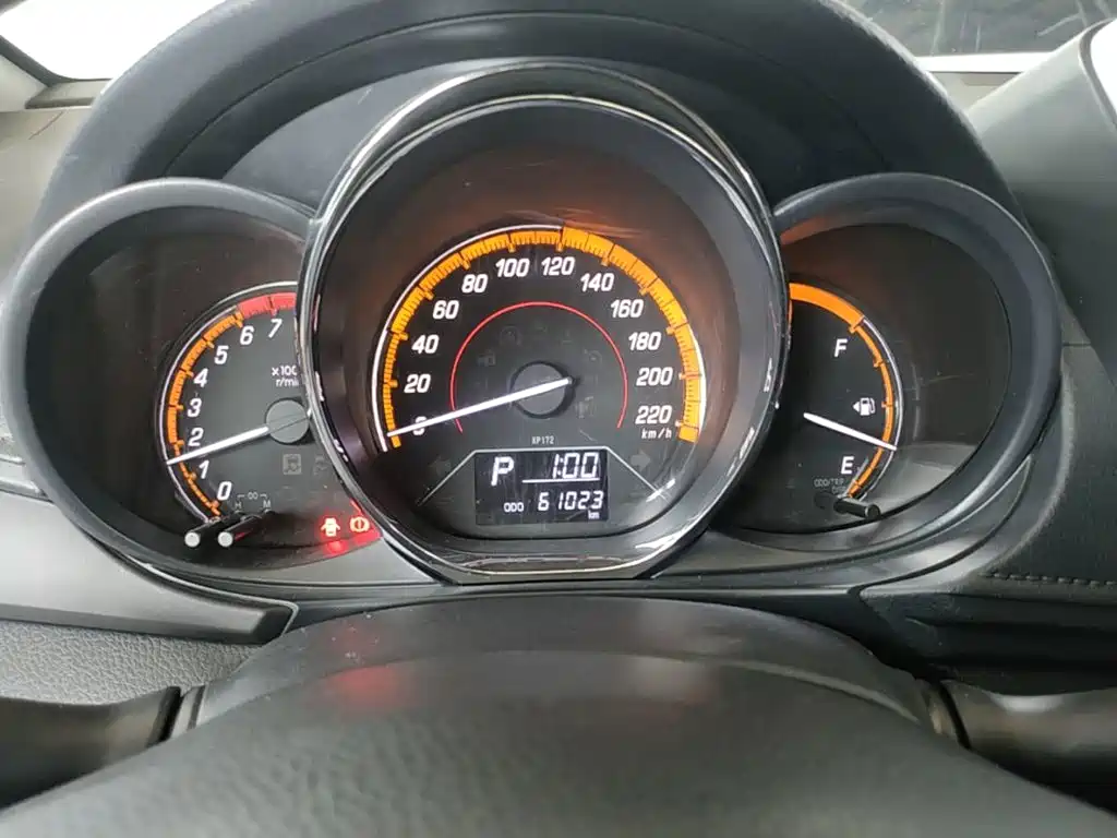 Toyota Yaris L 2021 — фото 12