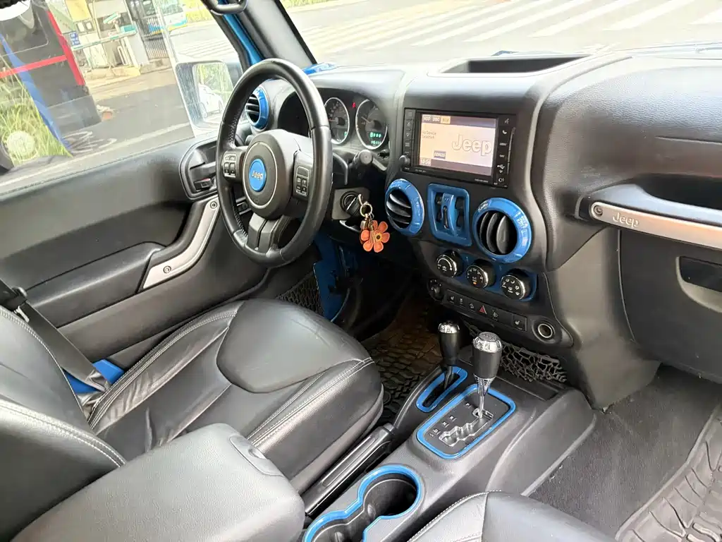Jeep Wrangler 2017 — фото 17
