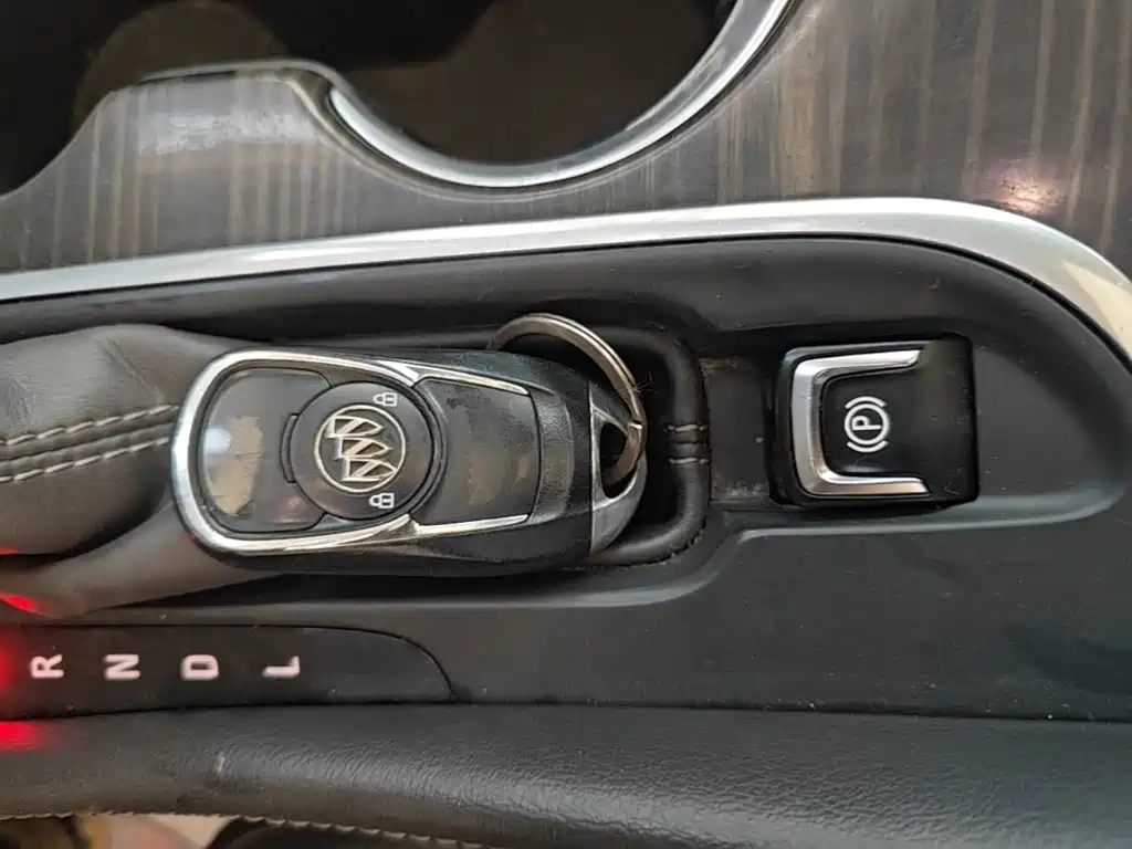 Buick Envision Plus 2020 — фото 9