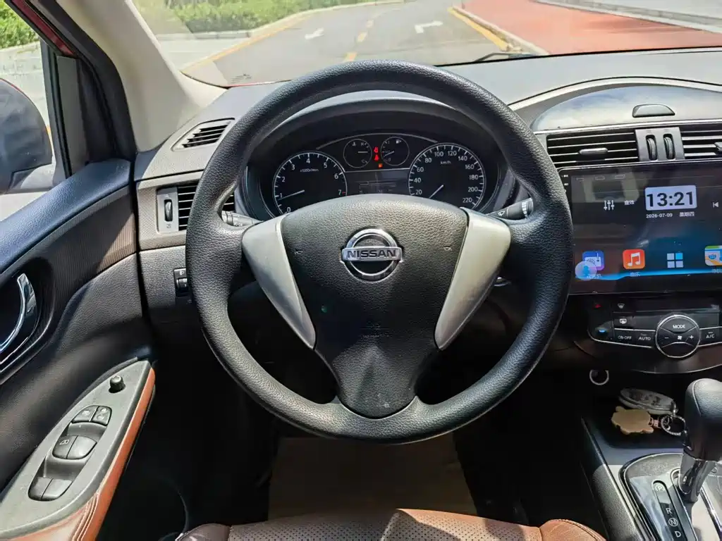 Nissan Tiida 2015 — фото 15