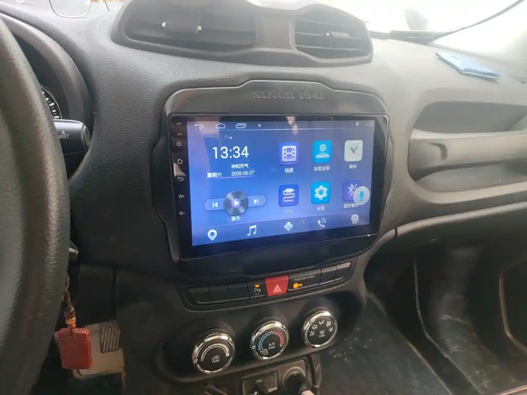 Jeep Renegade 2018 — фото 10