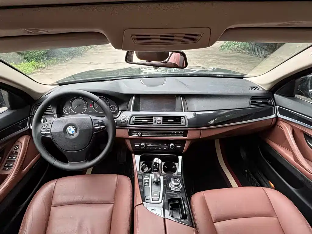 BMW 5 Series 2015 — фото 9