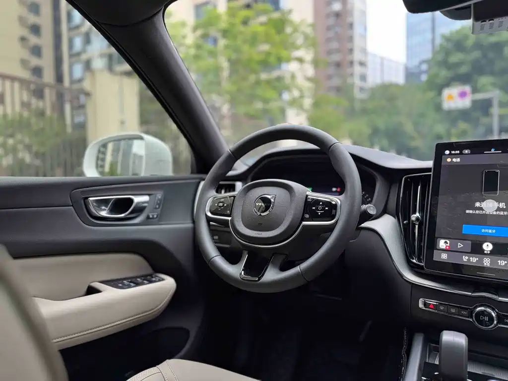 Volvo XC60 2025 — фото 10