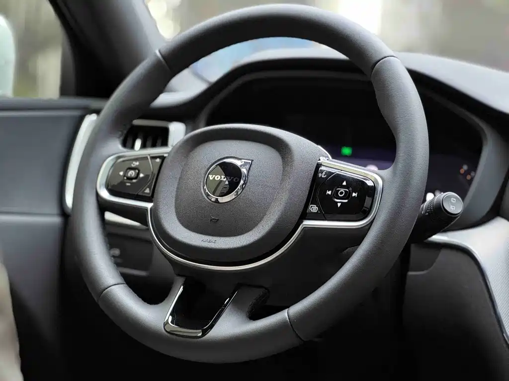 Volvo XC60 2025 — фото 15