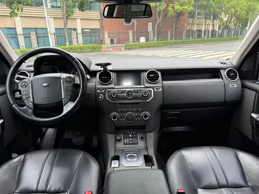 Land Rover Discovery 2016 — фото 10