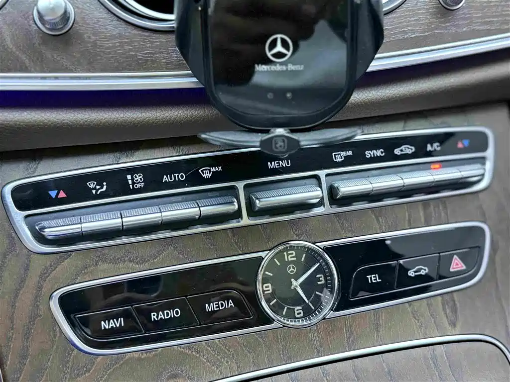 Mercedes-Benz E-Class 2019 — фото 12