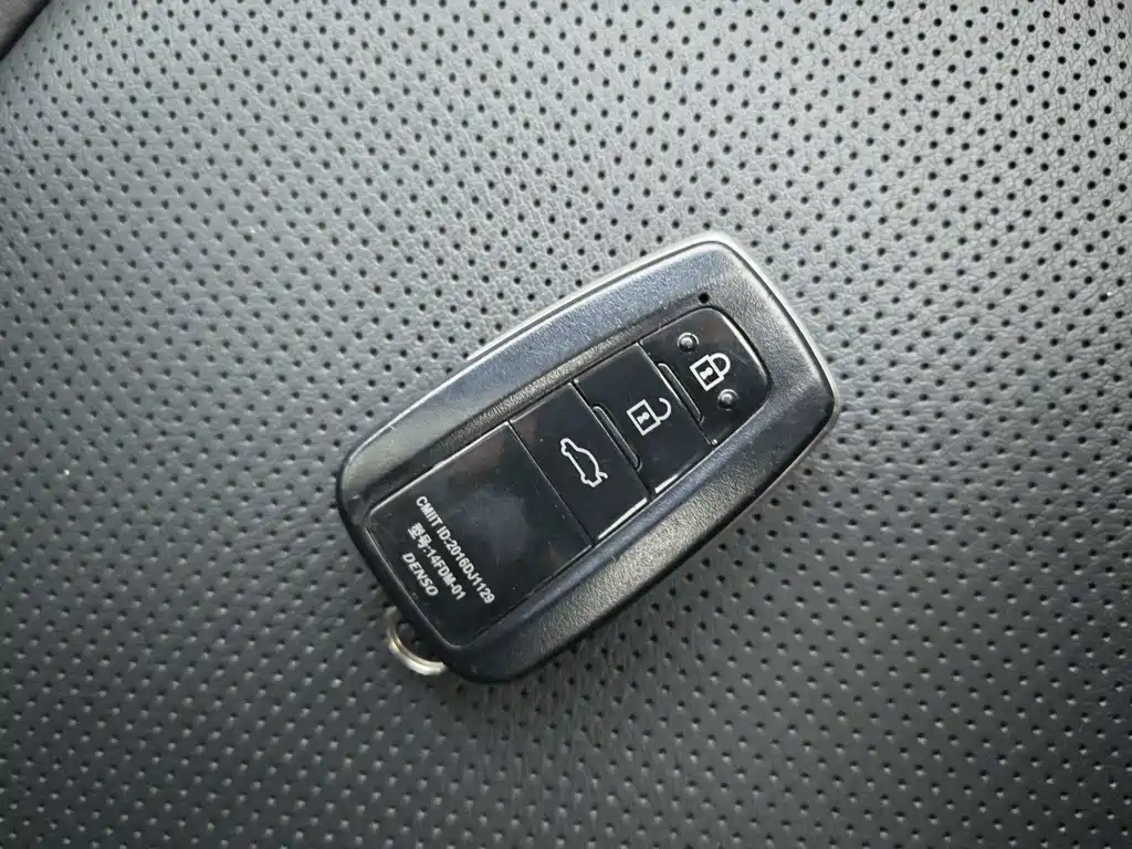 Toyota Camry 2022 — фото 19