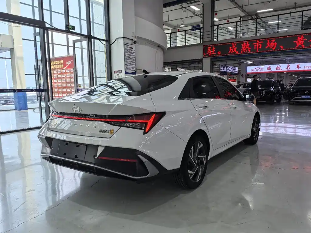 Hyundai Elantra 2023
