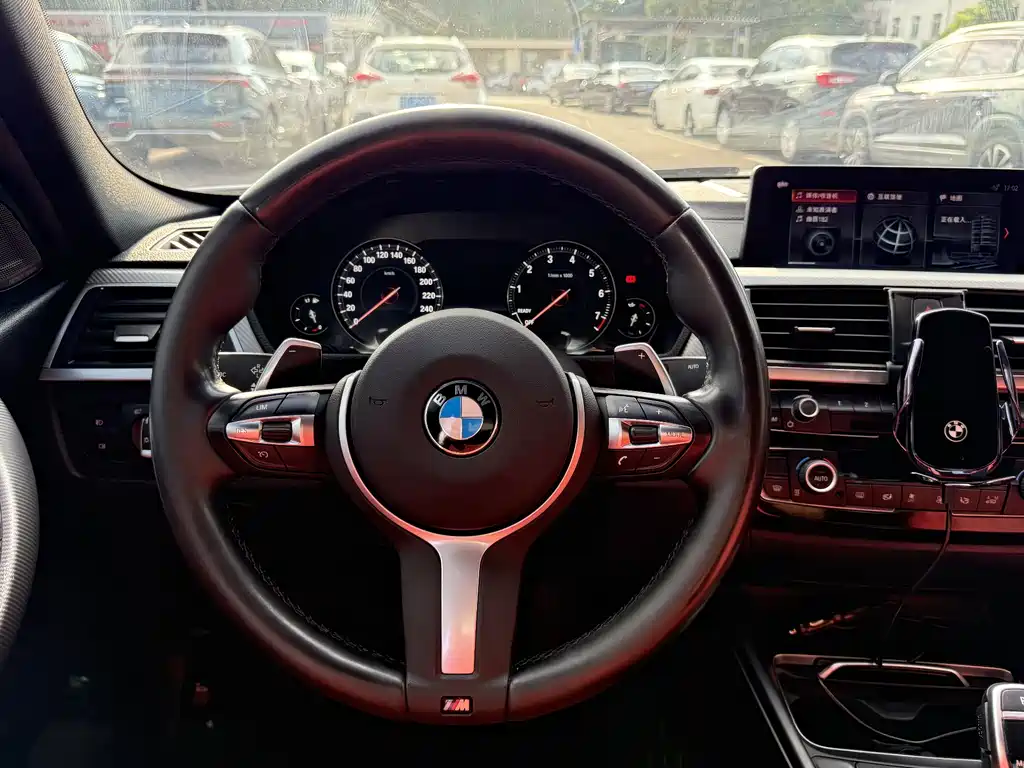 BMW 3 Series 2019 — фото 14