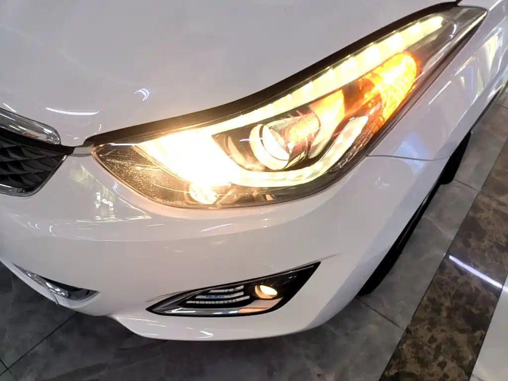 Hyundai Elantra Langdong 2018 — фото 24