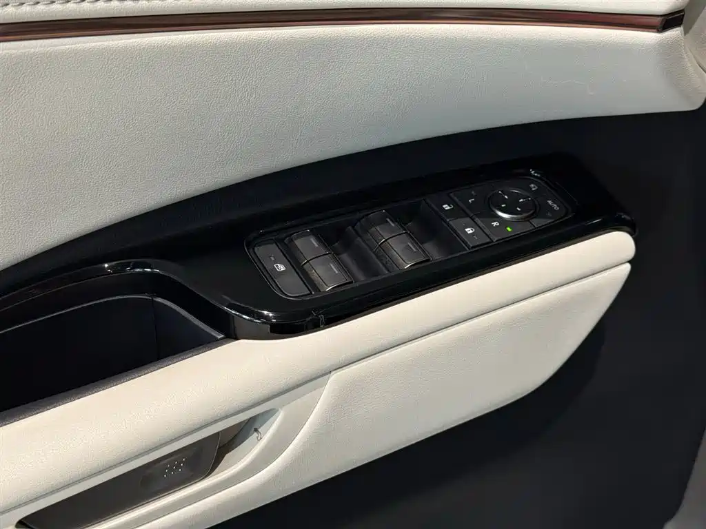 Lexus LM 2026