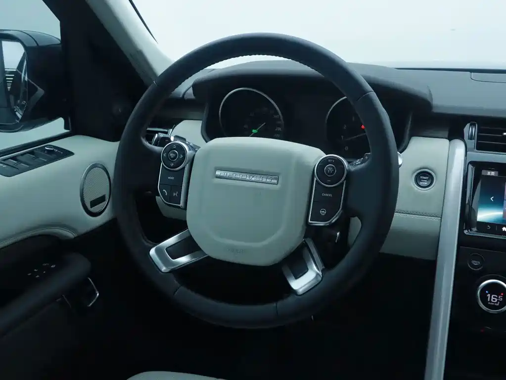 Land Rover Discovery 2017 — фото 17