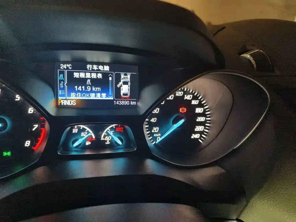 Ford Kuga 2015 — фото 13
