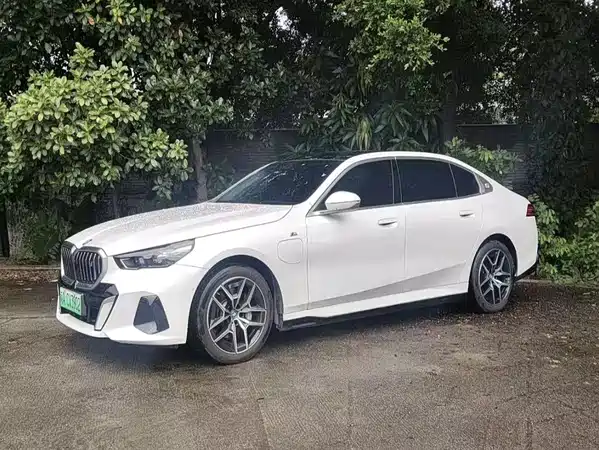 BMW i5 2024