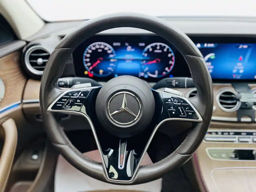 Mercedes-Benz E-Class 2022 — фото 8