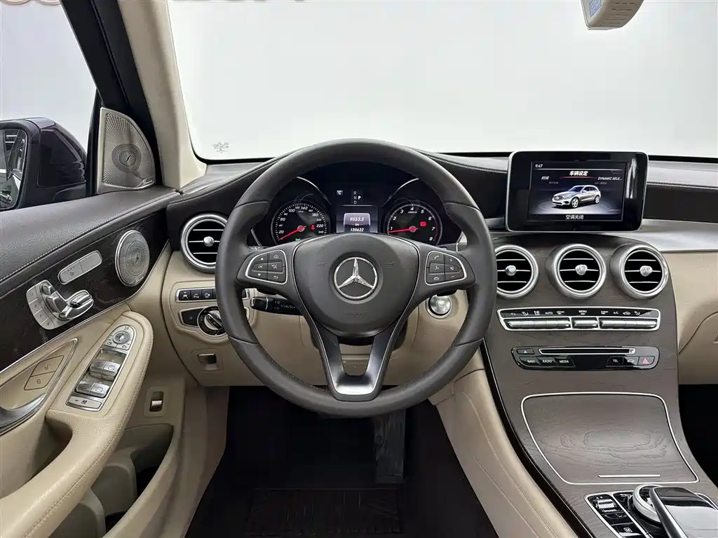 Mercedes-Benz GLC 2017 — фото 9
