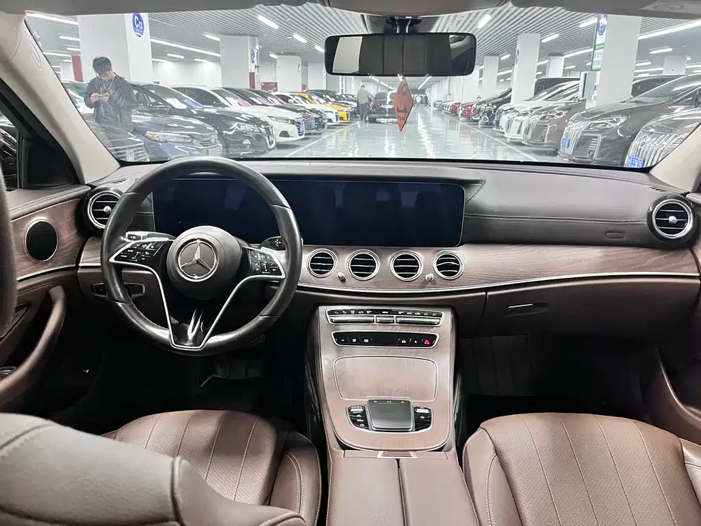 Mercedes-Benz E-Class 2023 — фото 10