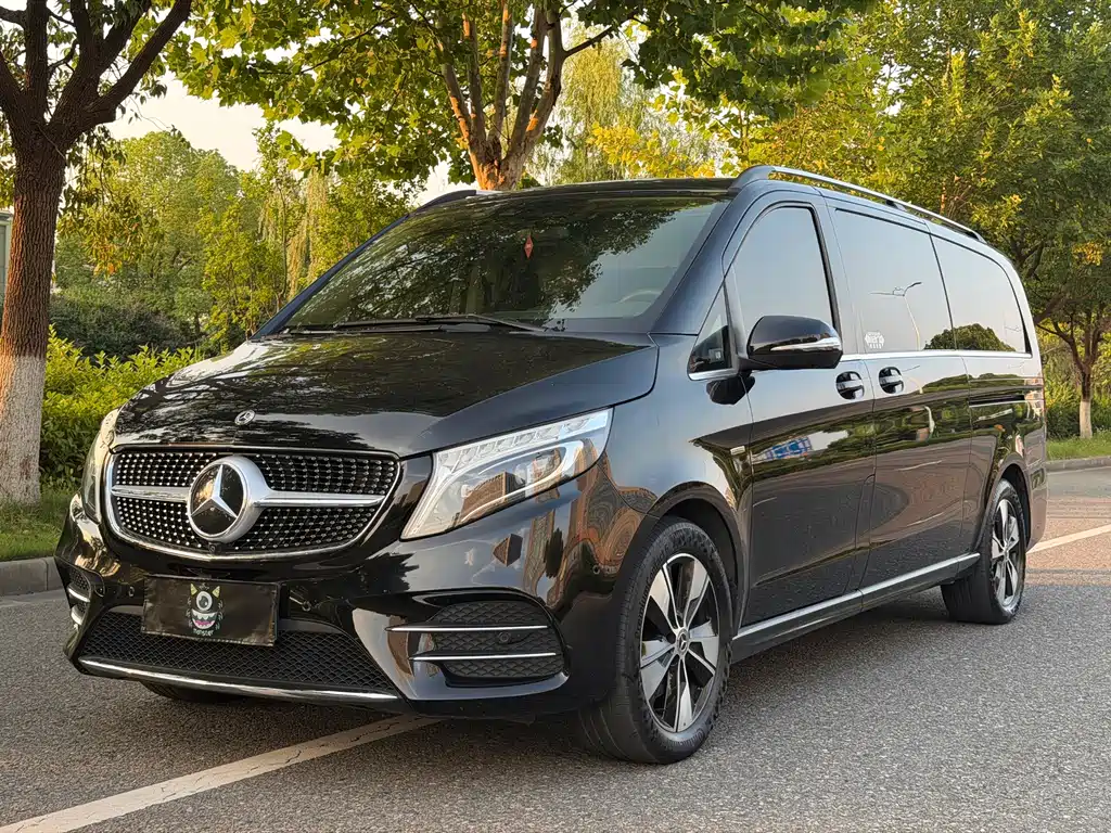 Mercedes-Benz V-Class 2020 — фото 1