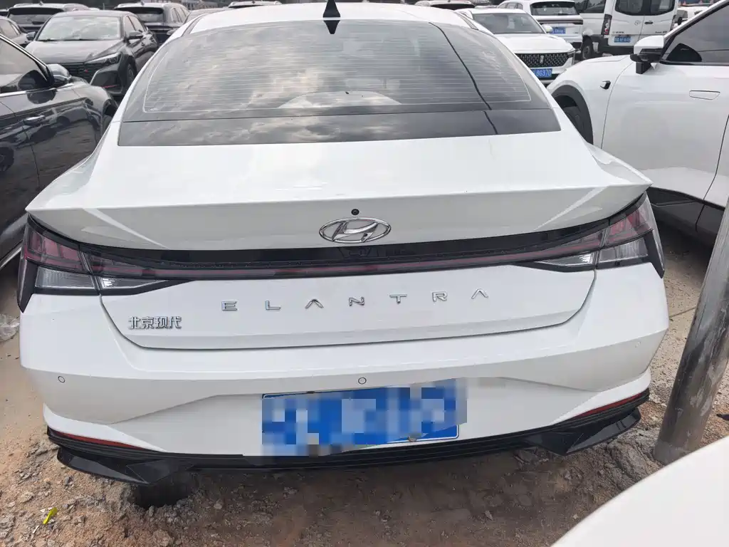 Hyundai Elantra 2021 — фото 10