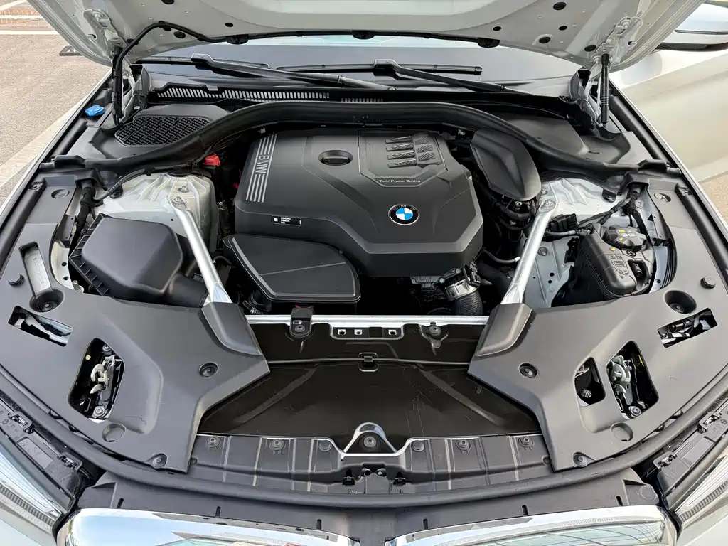 BMW 5 Series 2023 — фото 10