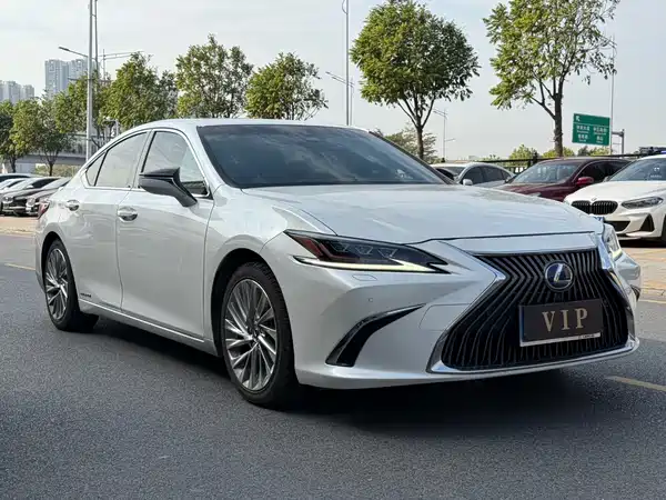 Lexus ES 2020