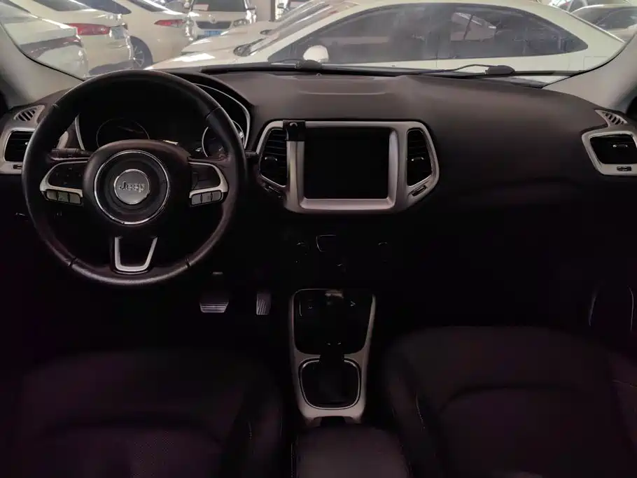 Jeep Compass 2017 — фото 12