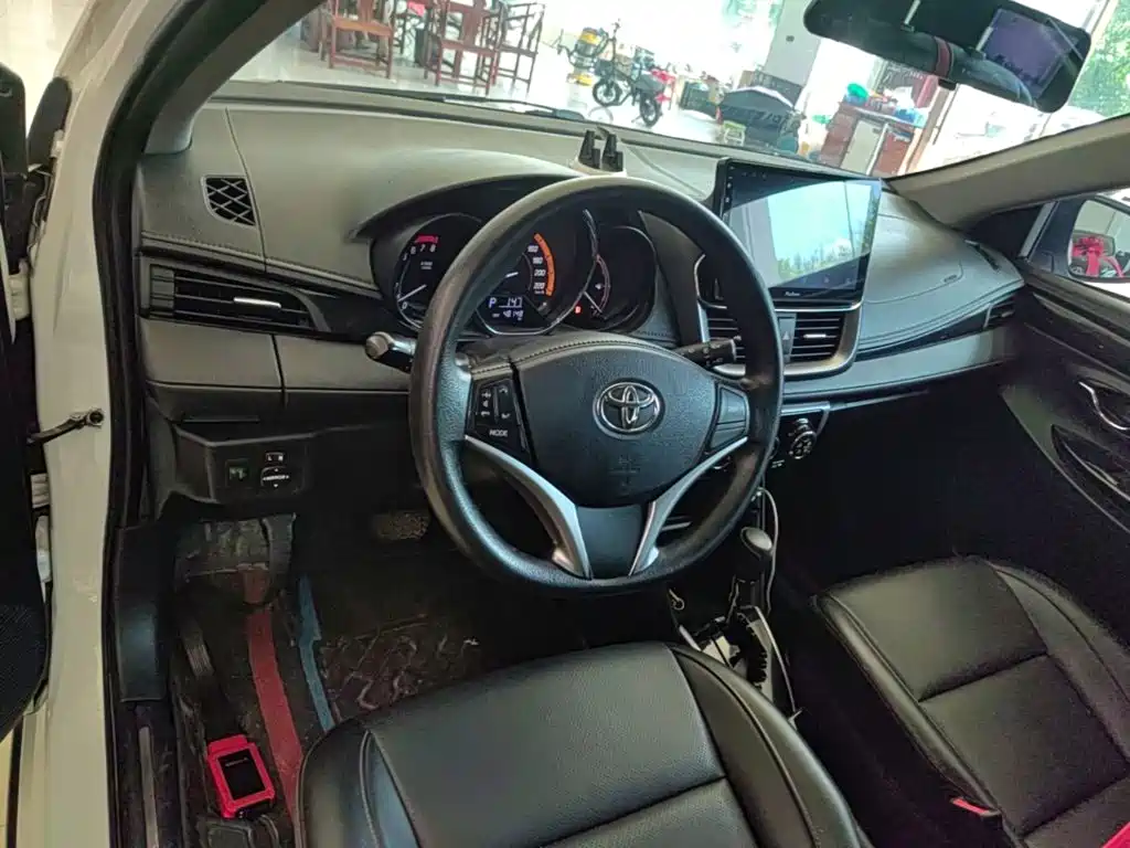Toyota Yaris L 2022 — фото 10