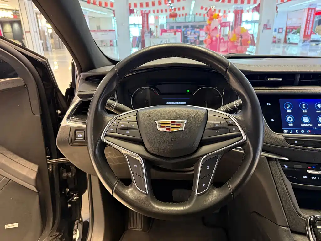 Cadillac XT5 2021 — фото 17