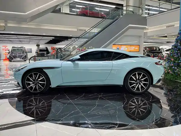 Aston Martin DB11 2019