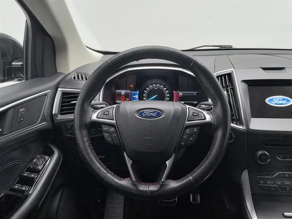 Ford Edge 2019 — фото 11