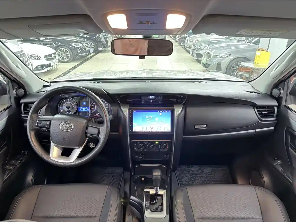 Toyota Fortuner 2017 — фото 9