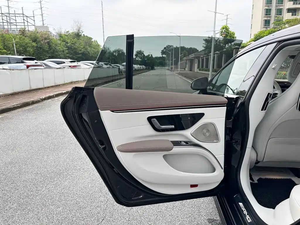 Mercedes-Benz EQS AMG 2024 — фото 11