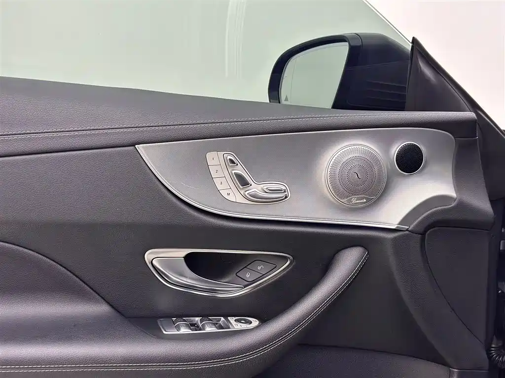 Mercedes-Benz E-Class 2019 — фото 14