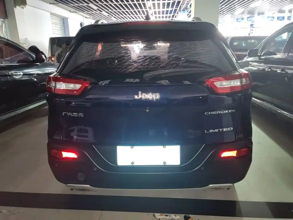Jeep Cherokee 2018 — фото 6