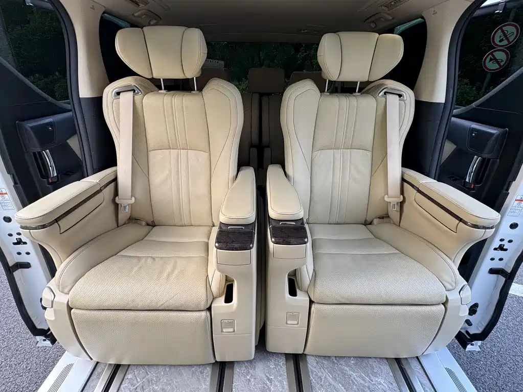 Toyota Vellfire 2022 — фото 11