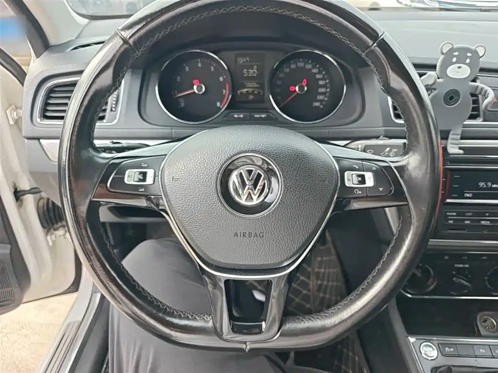 Volkswagen Lavida 2017 — фото 11