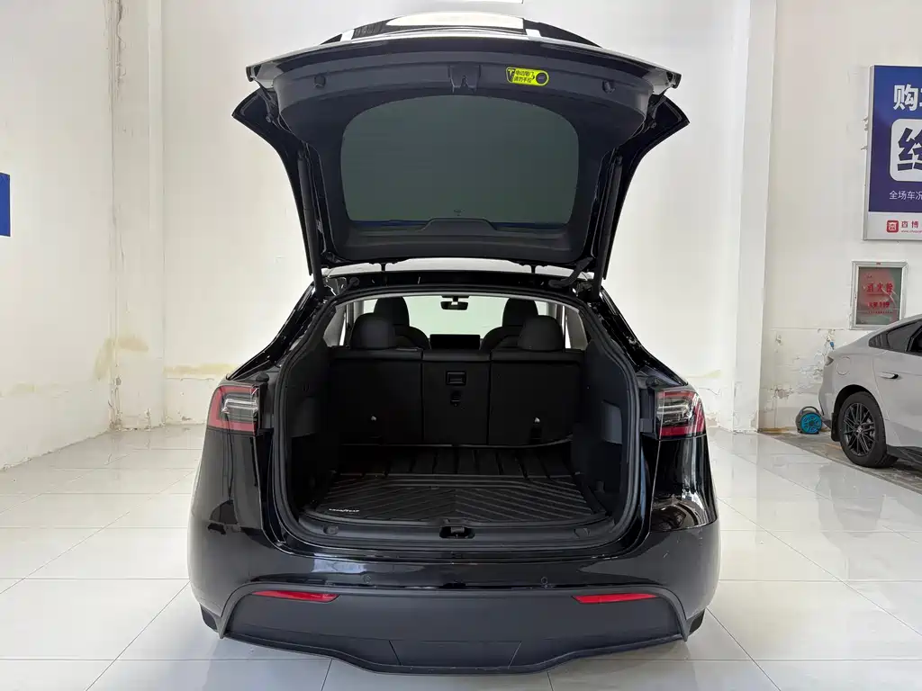 Tesla Model Y 2023 — фото 17