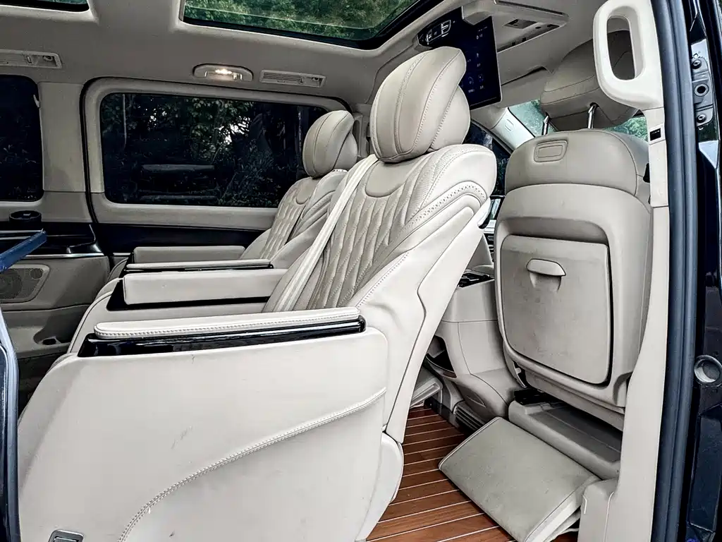 Mercedes-Benz V-Class 2021 — фото 29