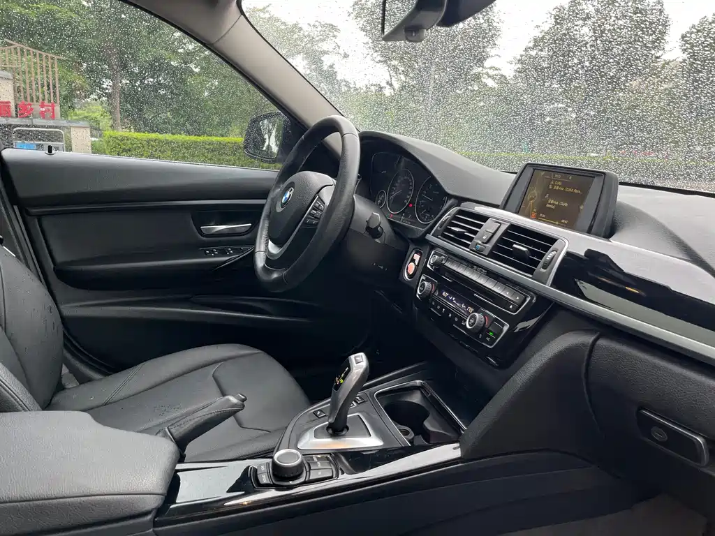 BMW 3 Series 2017 — фото 14