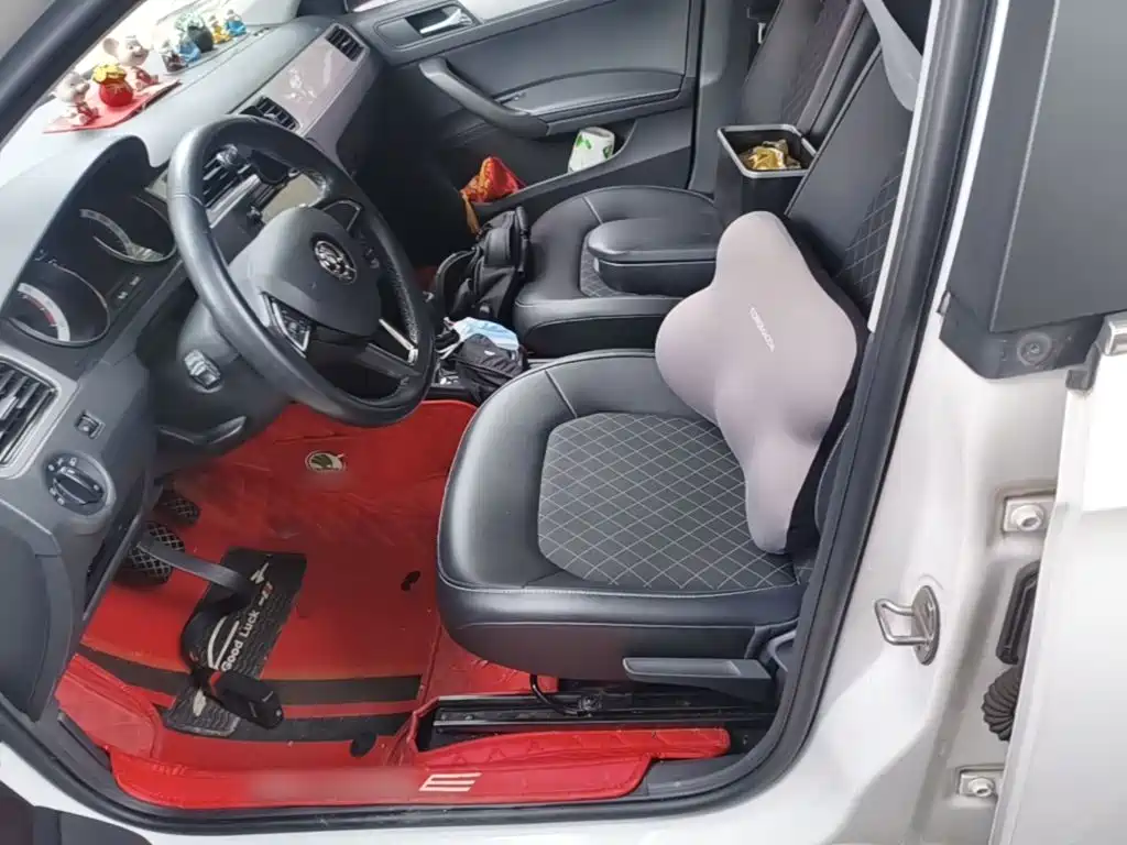 Skoda Rapid Spaceback 2018 — фото 15